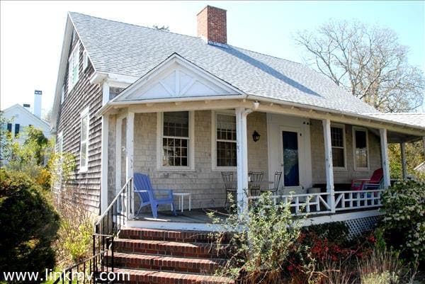 FOR SALE: Historic Vineyard Haven Cottage - $649,000